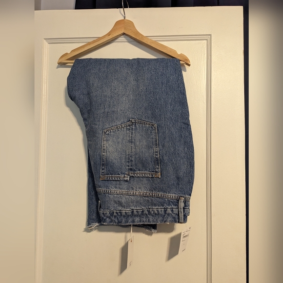 Good American Straight Leg Jeans - Picture 8 of 9